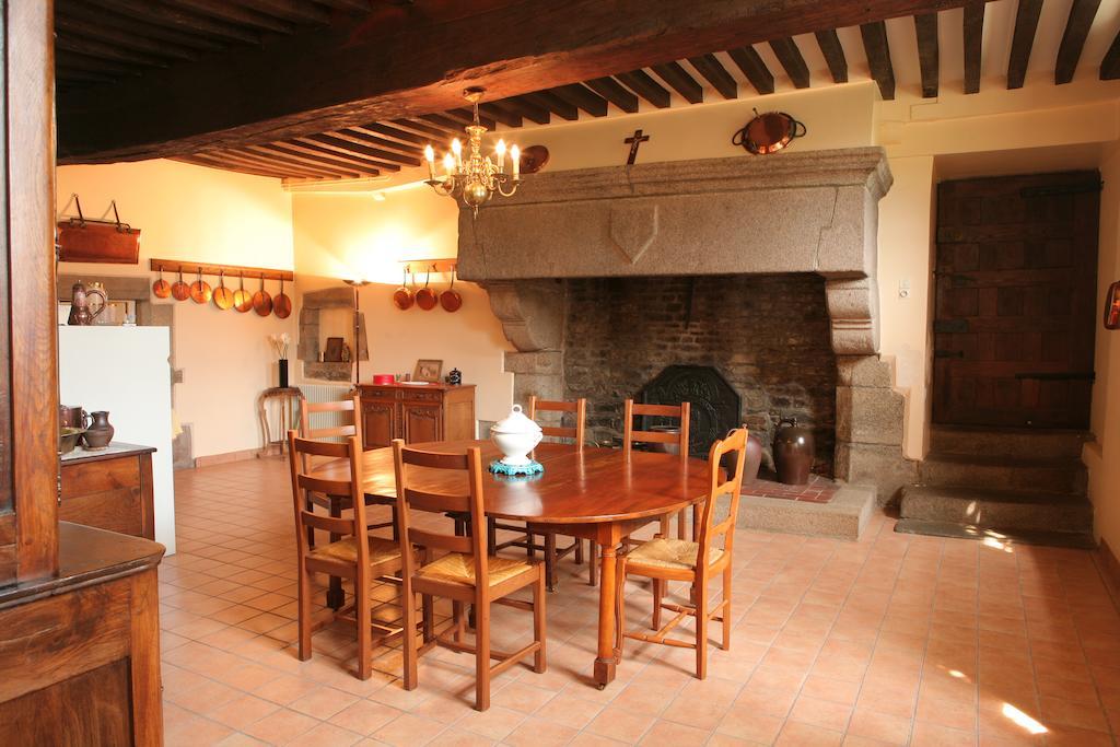 Bed and Breakfast Le Logis D'Équilly Exterior foto